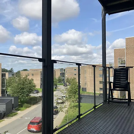 Three-bedroom Located In Vejle, דירה